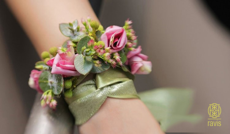 آموزش حلقه گل دست عروس| حلقه گل دست عروس| دسته گل عروس | آرایشگاه زنانه | آرایش عروس |هماهنگی رنگ حلقه گل دست عروس با روبان